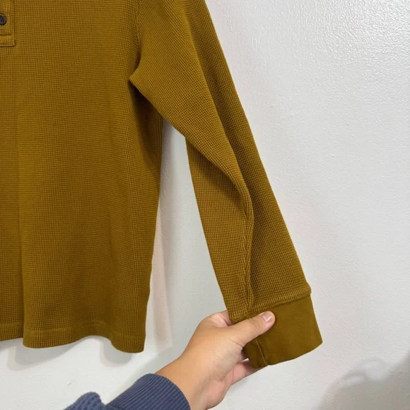 Everlane Men's Organic Cotton Golden Waffle Henley Long-Sleeve Shirt Top - Picture 4 of 7